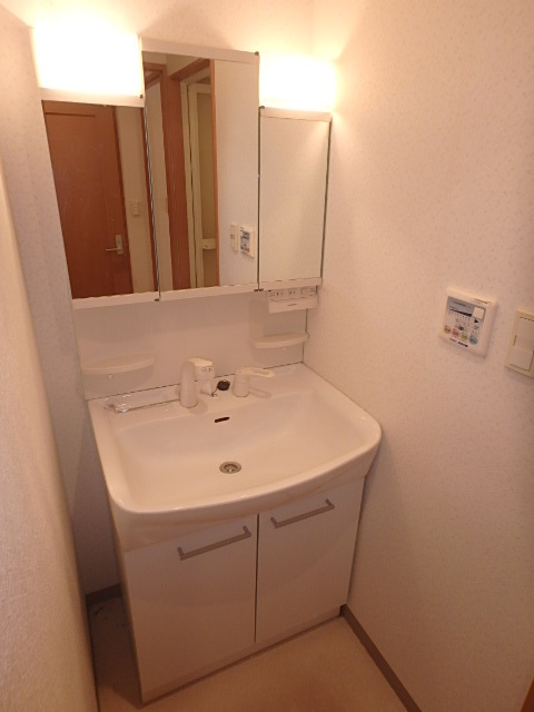 洗面設備　シャンプードレッサー必須ですね