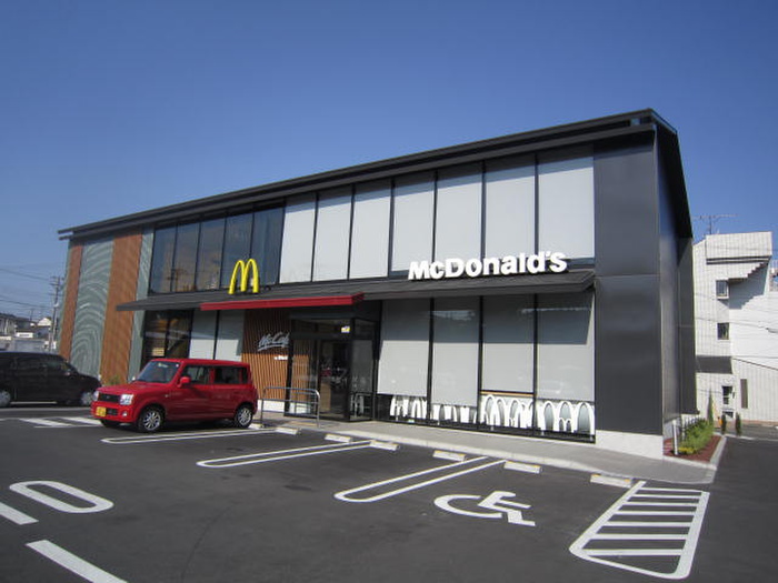 飲食店　マクドナルド金閣寺店（飲食店）まで400m