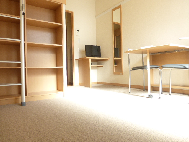 居室・リビング　洋室6帖　　家具・家電付（残置）　入居時撤去も可