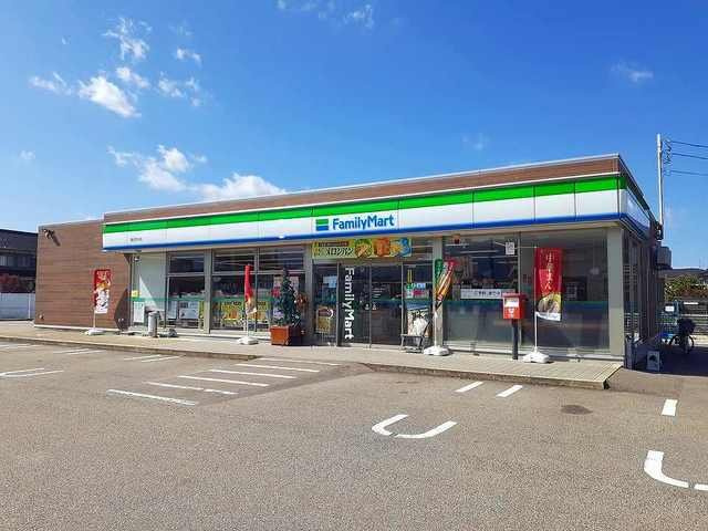 コンビニ　ファミリーマート 福光荒木店（コンビニ）まで644m