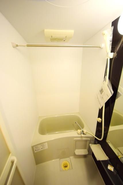 バス・シャワールーム　同物件別部屋写真