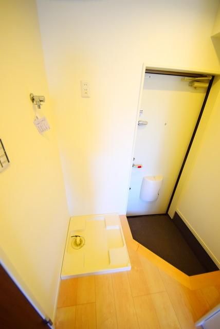 玄関　同物件別部屋写真