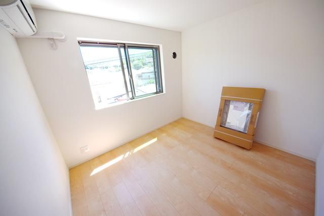 居室・リビング　同物件別部屋写真