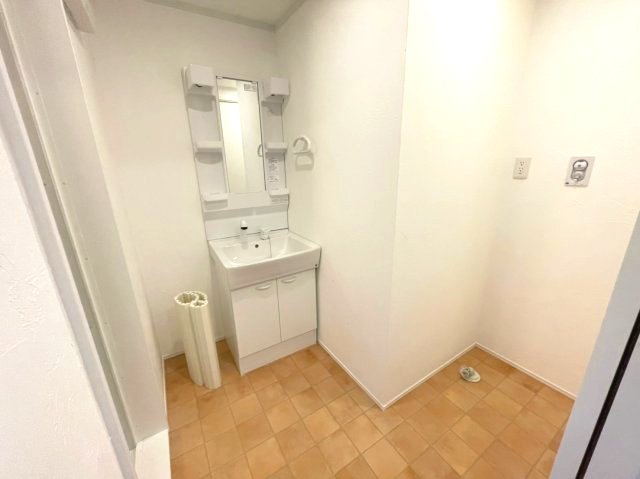 洗面設備　イメージとして同建物他部屋を表示しています。