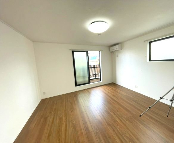 居室・リビング　イメージとして同建物他部屋を表示しています。