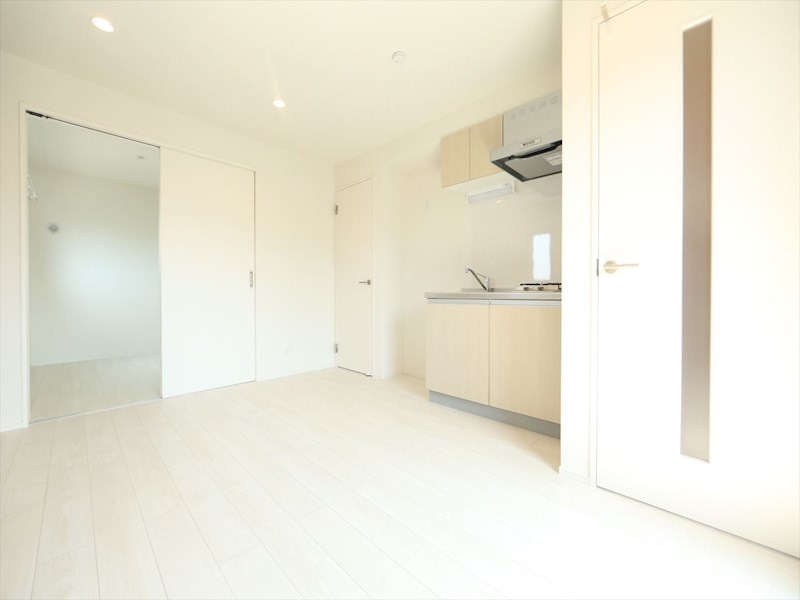 居室・リビング　ＤＫ7.2帖　システムキッチン　エアコン完備　同仕様写真