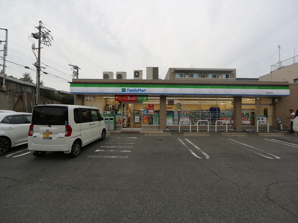 コンビニ　ファミリーマート 熱田野立町店（コンビニ）（コンビニ）まで60m