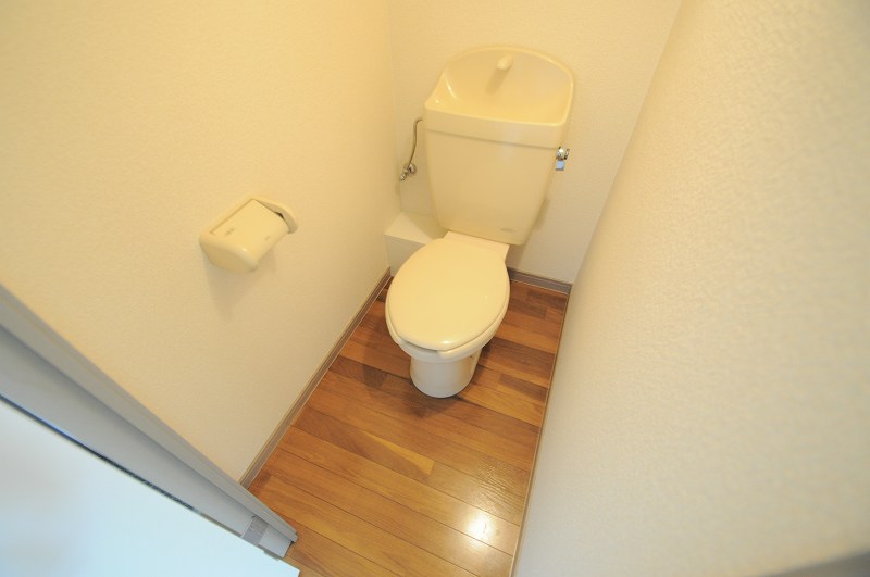 その他　トイレスペースもフローリング仕様