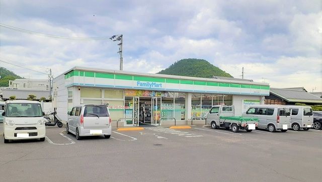 コンビニ　ファミリーマート高松西ハゼ町店（コンビニ）まで900m