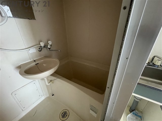 バス・シャワールーム　洗面台のあるお風呂です☆
