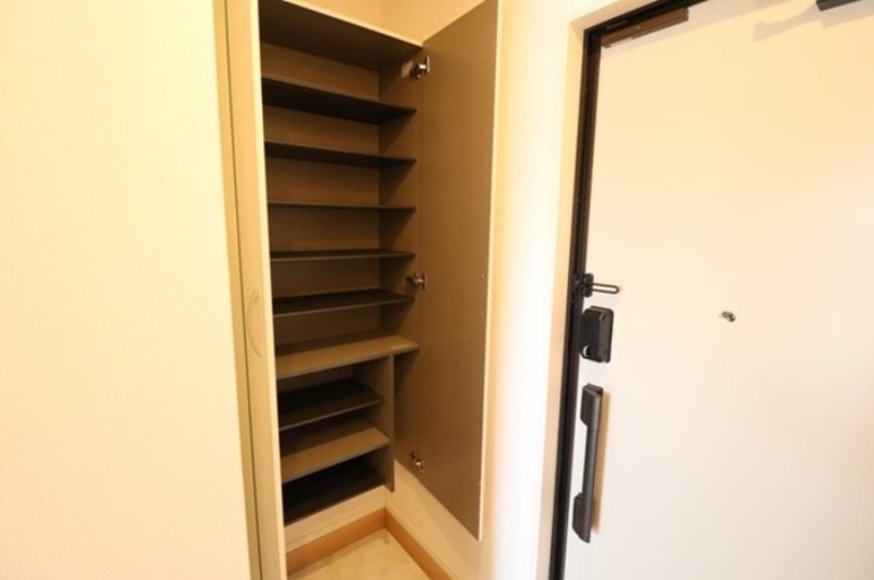 玄関　図面と現状に相違がある場合には現状を優先