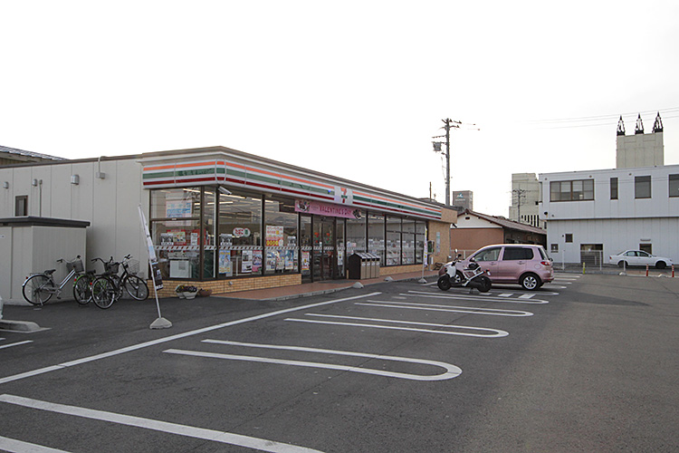 コンビニ　セブンイレブン 高崎塚沢店（コンビニ）まで529m