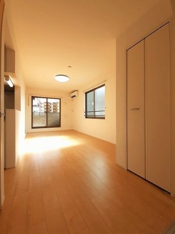 居室・リビング　内装は落ち着いています