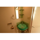 洗面設備　かわいい洗面台付