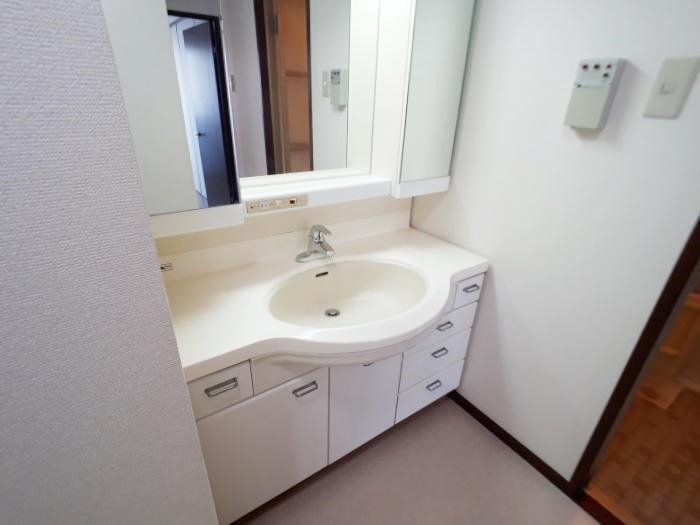 洗面設備　身支度に欠かせない独立洗面台♪