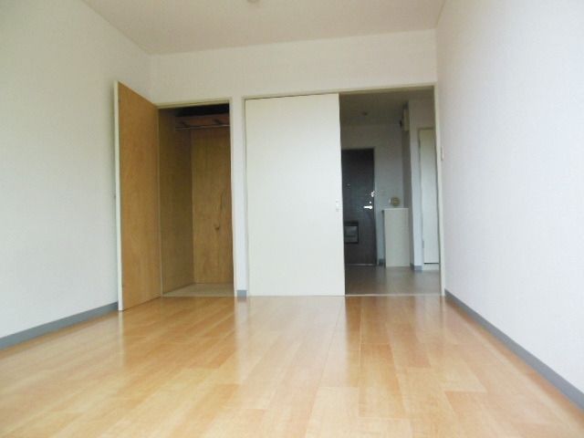 居室・リビング　★6帖の明るい洋室です★