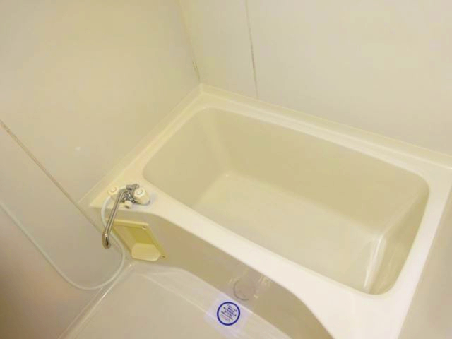 バス・シャワールーム　コンパクトで使いやすいお風呂です