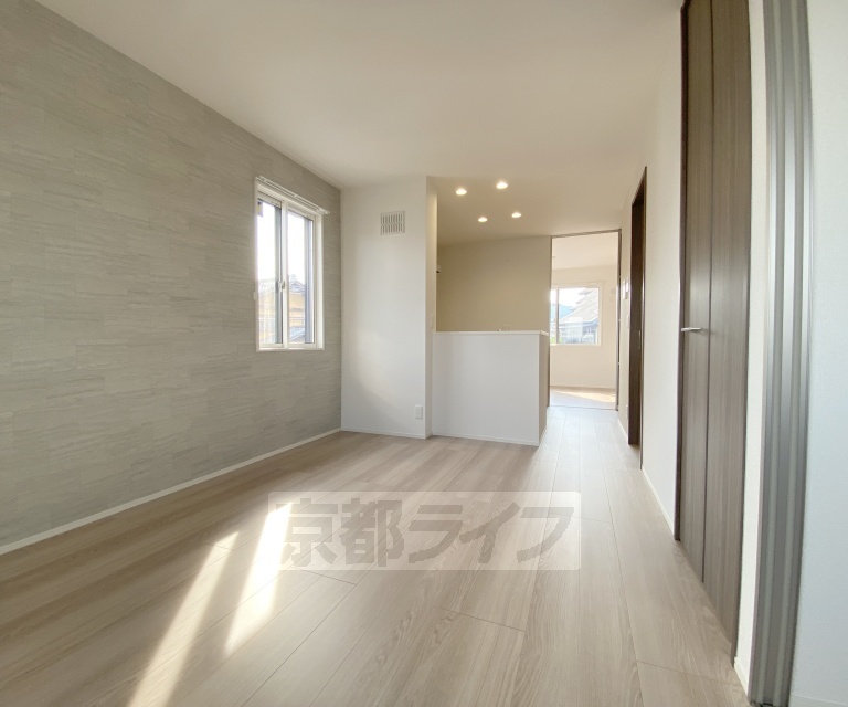 居室・リビング　最上階・角部屋で窓が多く風の通りの良いお部屋です。ワン...