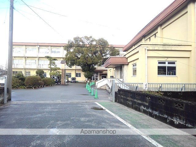 小学校　岡山小学校（小学校）まで1010m