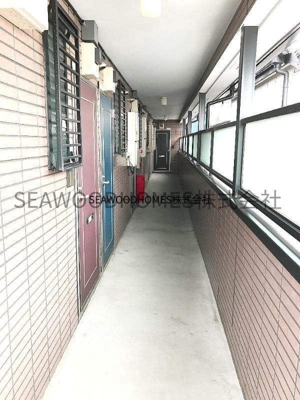 セキュリティ　玄関前の廊下