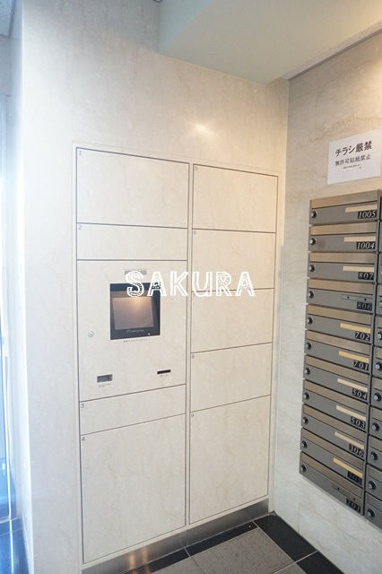 その他共有部分　外出の多い方でも安心の宅配ボックス付き♪