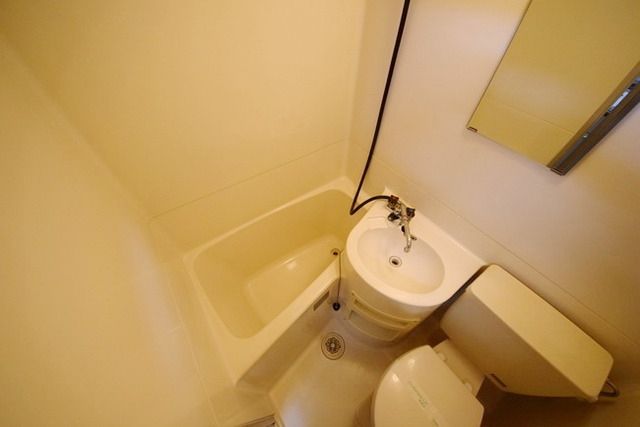 バス・シャワールーム　～シャワー派の方は楽々ですよ～