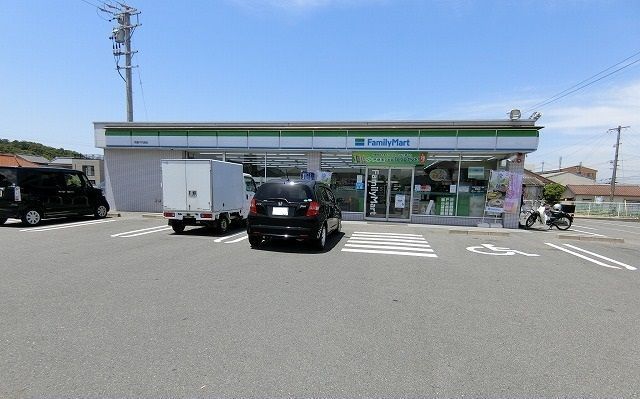 コンビニ　ファミリーマート鈴鹿千代崎店（コンビニ）まで600m