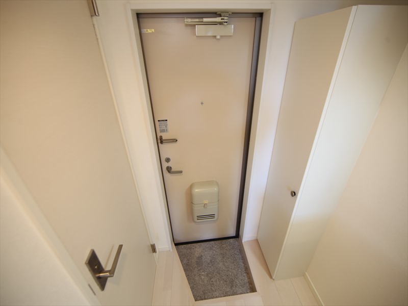 玄関　玄関　シューズボックス付