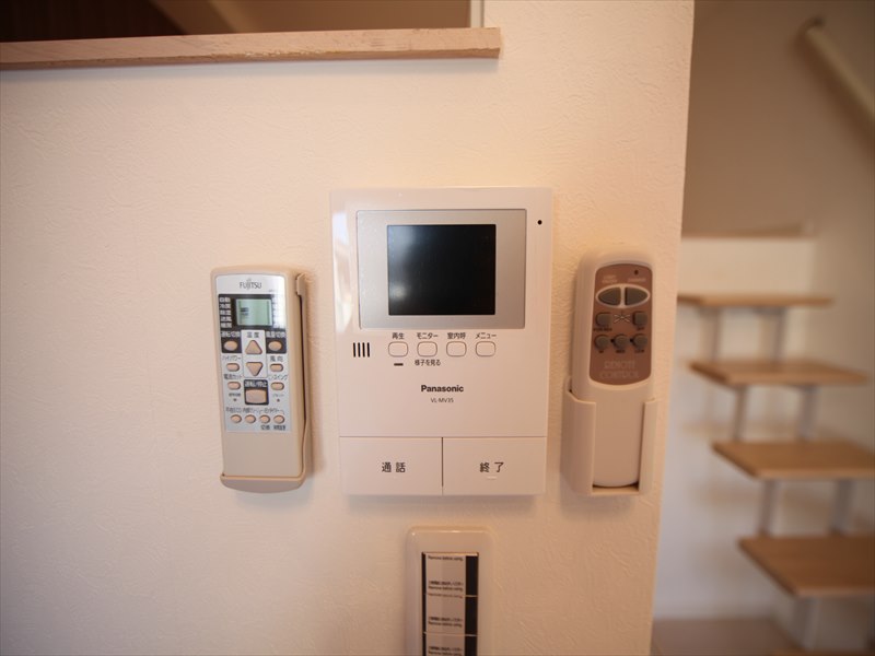 セキュリティ　モニター付きインターホン