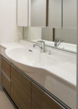 洗面設備　使いやすい洗面所です