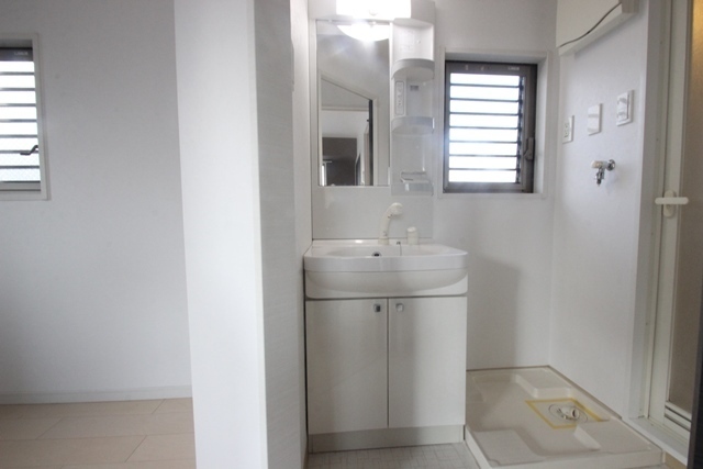 洗面設備　※他部屋の写真です。