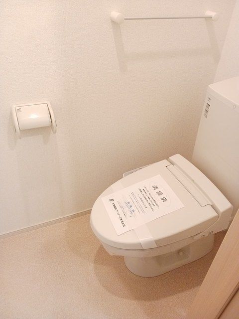 トイレ　※別号室参考写真