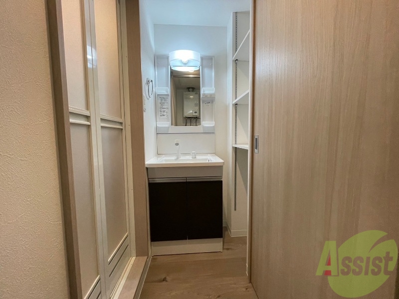 洗面設備　お洒落な独立洗面化粧台になっておりました！