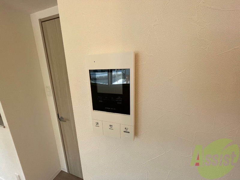 セキュリティ　モニタ付インターホンです。セキュリティ面も安心ですね！