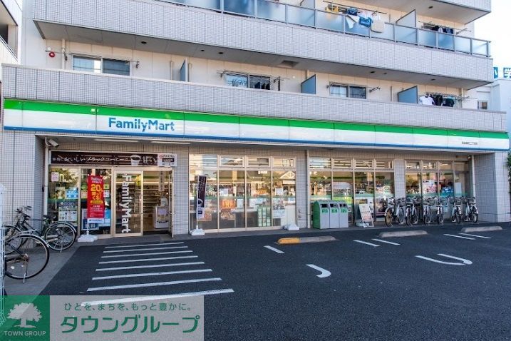 コンビニ　ファミリーマート南篠崎町二丁目店（コンビニ）まで290m