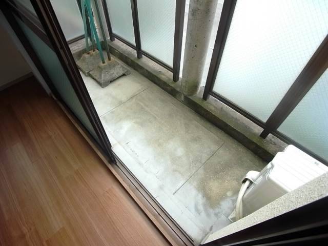 バルコニー　洗濯物はこちらへどうぞ。