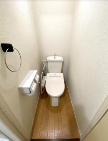 トイレ　バストイレ別です。