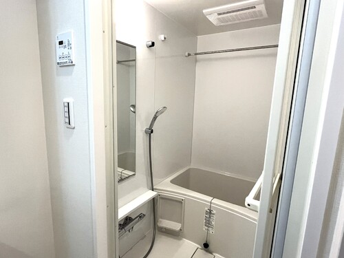 バス・シャワールーム　浴室※同タイプ別部屋2025.12新築未入居時撮影