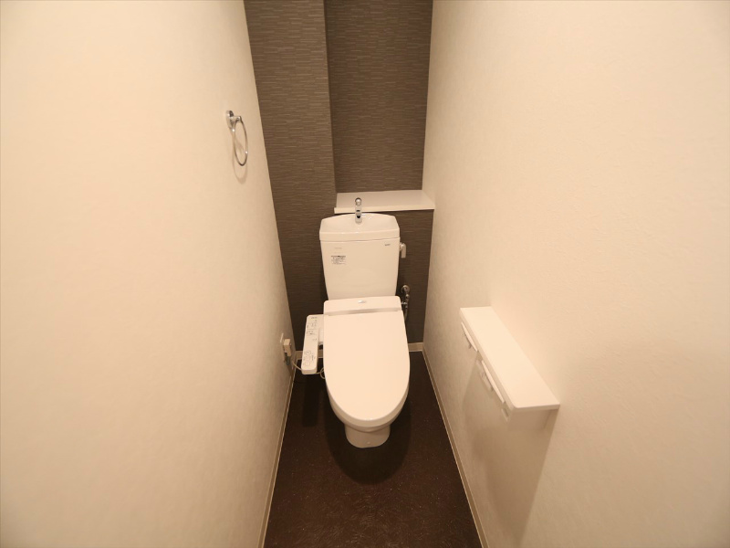 トイレ　温水洗浄暖房便座付トイレ