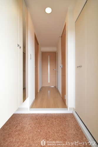 玄関　退去前の部屋の為、類似の部屋の写真です。現状を優先とさせて頂