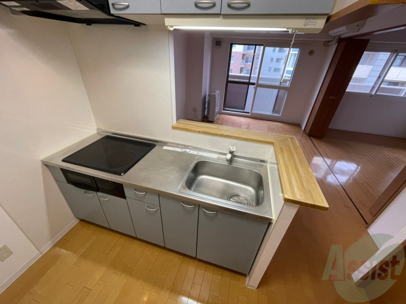 キッチン　ＩＨクッキングヒーターです！お手入れも楽々ですね。