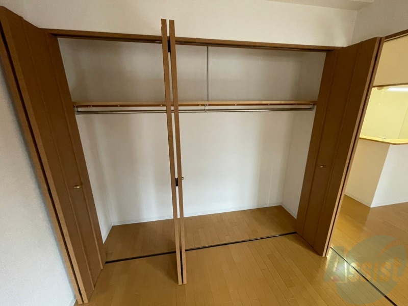 収納　洋室にある収納です。間口も広くて便利です！