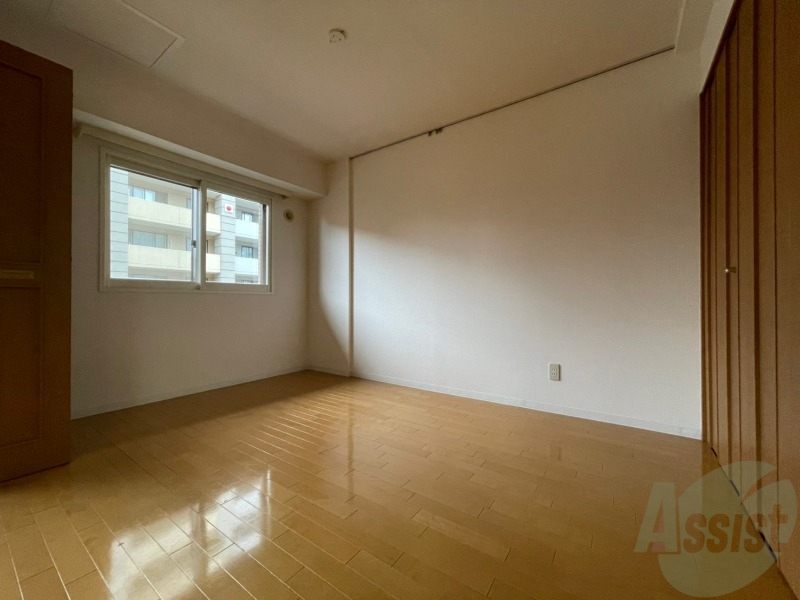 その他部屋・スペース　６．２畳の洋室です。朝の目覚めも良さそうですね。