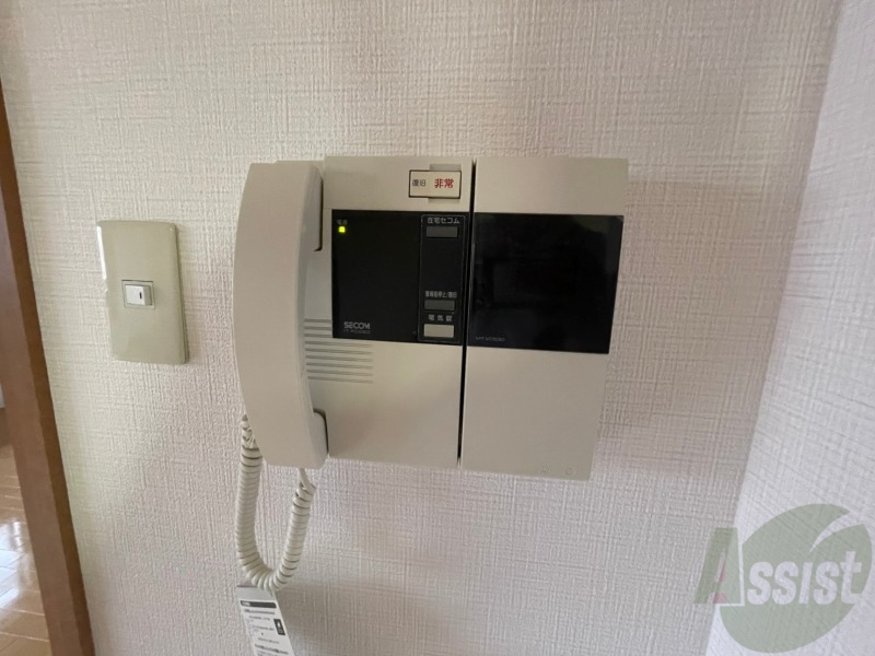 セキュリティ　モニター付きインターホンです。顔が見えるのは安心です。