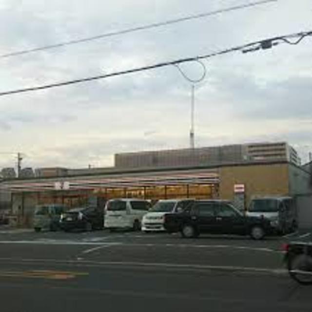 コンビニ　セブンイレブン堺大阪労災病院前店（コンビニ）まで704m