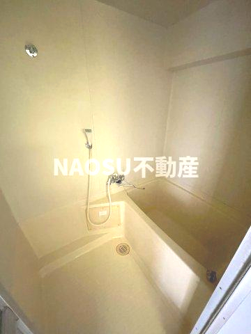 バス・シャワールーム　コンパクトで使いやすいお風呂です