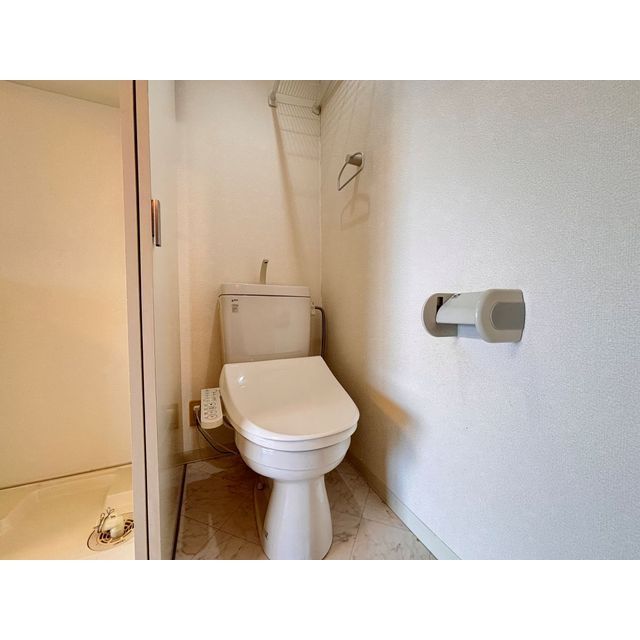 トイレ　温水洗浄便座