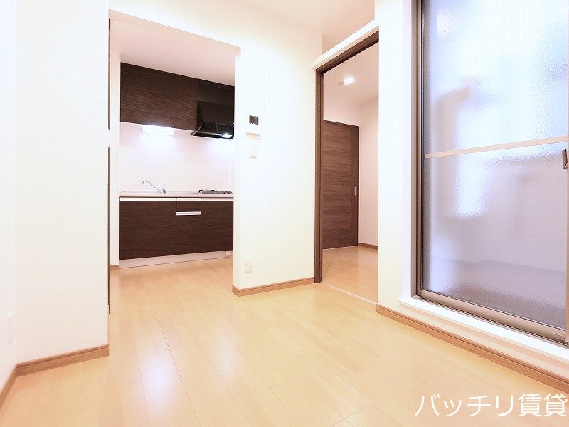 居室・リビング　別号室タイプの為、現状を優先いたします