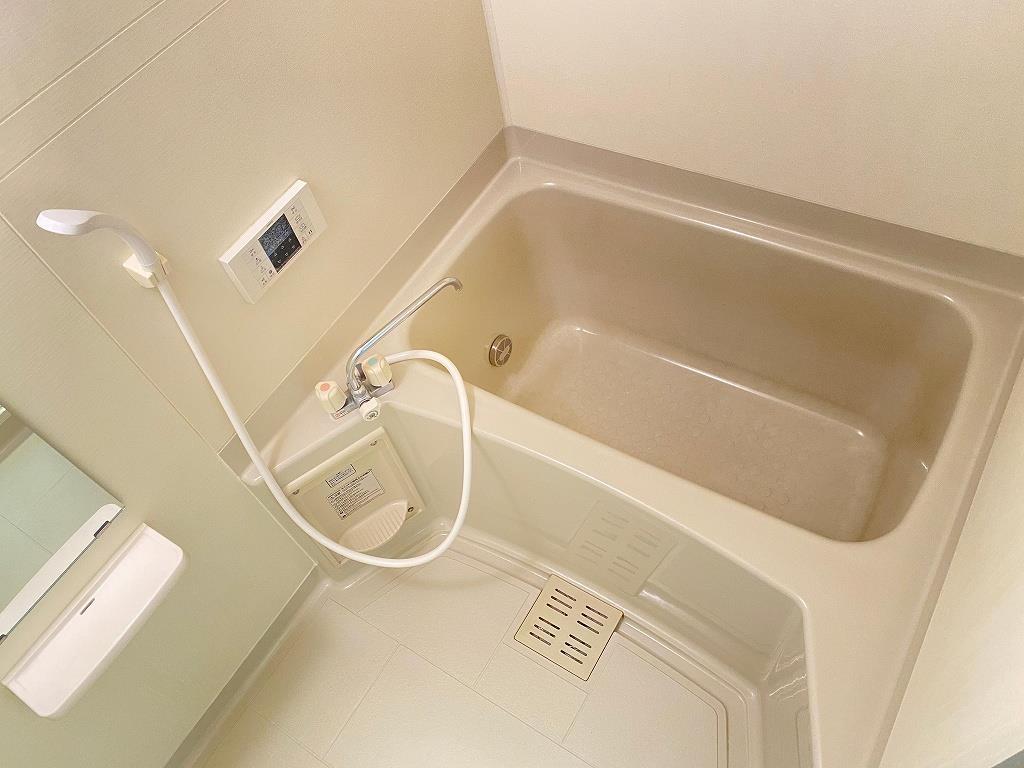 バス・シャワールーム　追い焚き付きのお風呂です♪