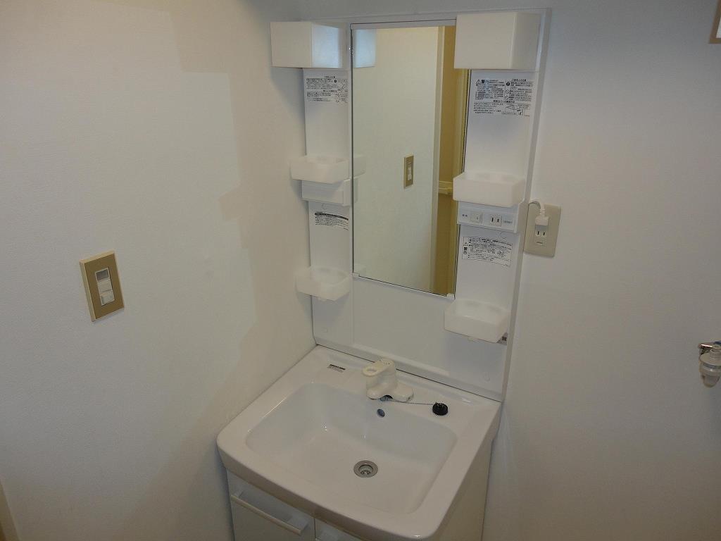 洗面設備　身支度に便利な洗面台付き♪
